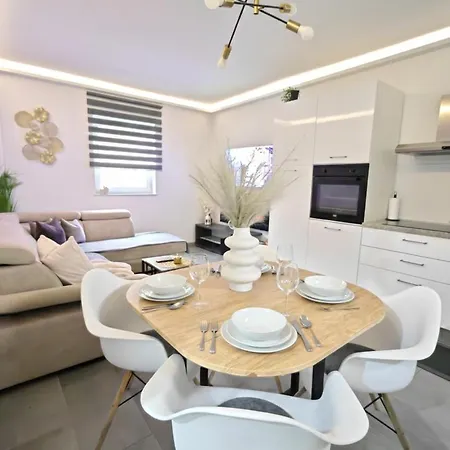 Meraki - Hot Tub Apartment *